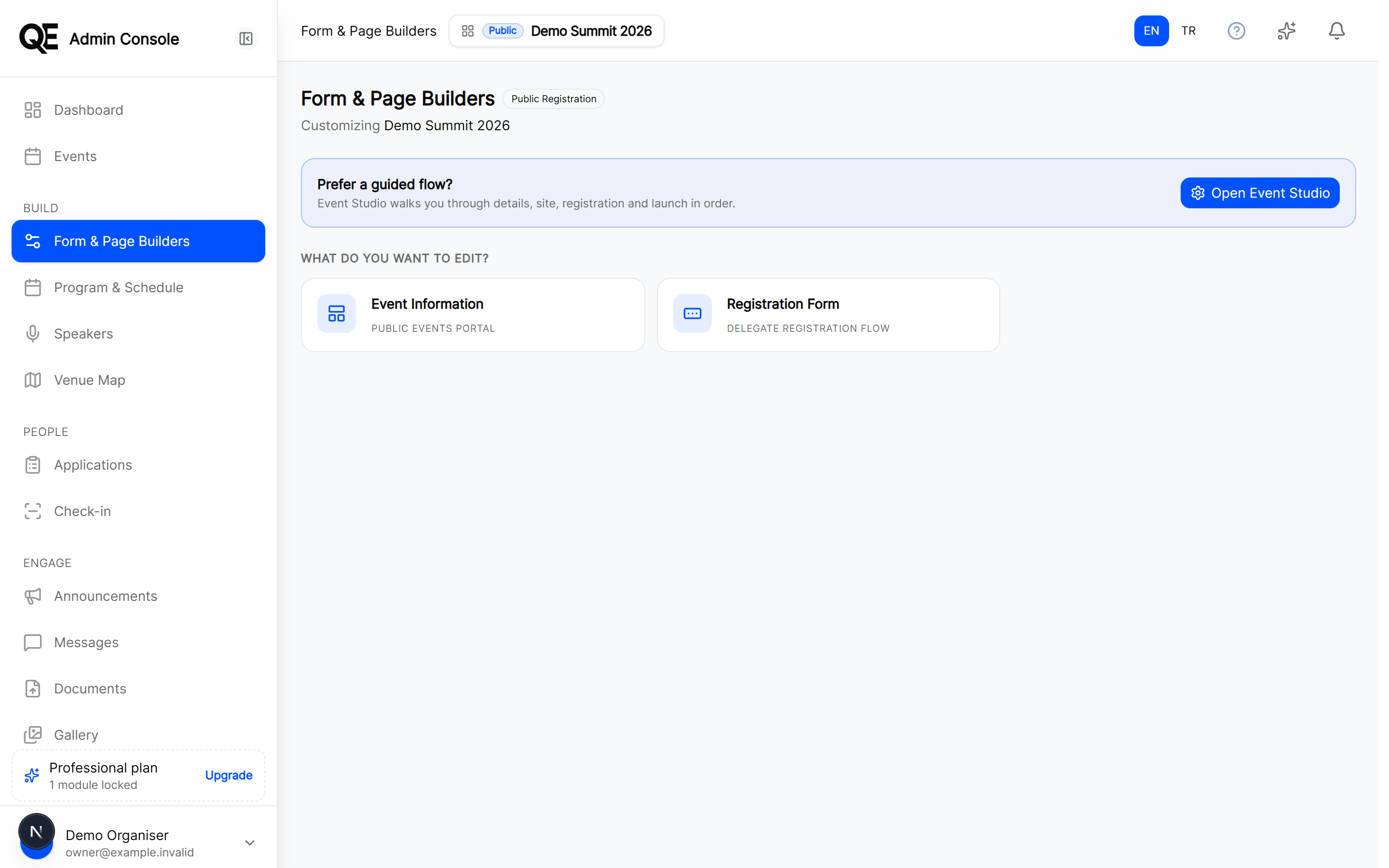 Form builder showing the registration fields being configured.